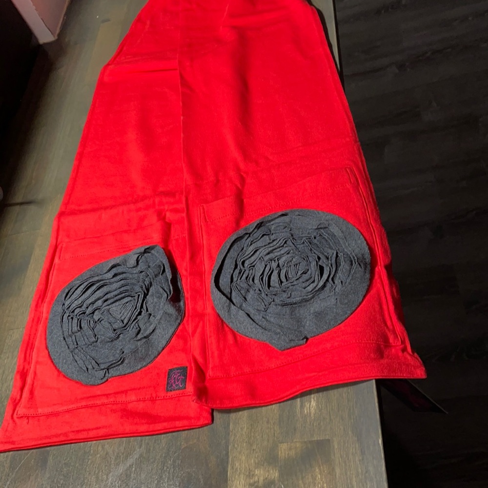 Kidcuteture Charcoal Flower on Apple Colored Pockets Scarf